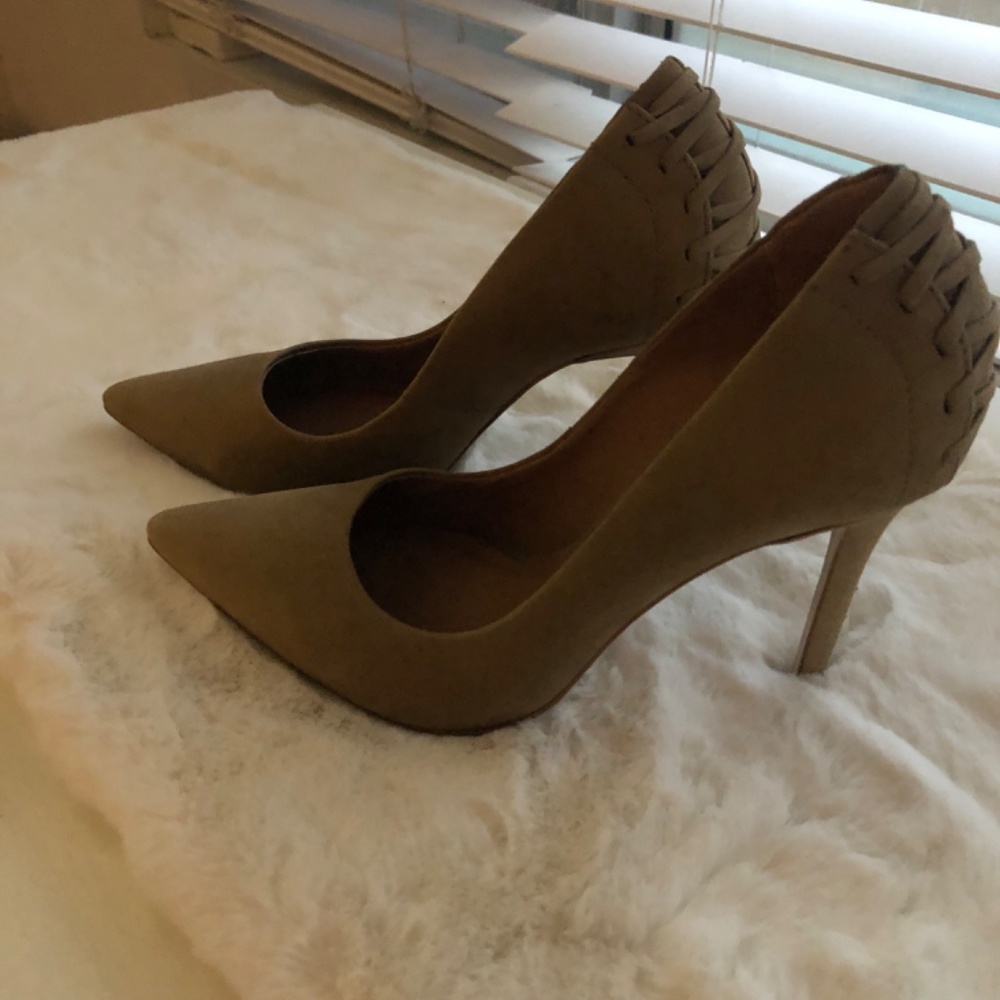 High heals - Picture 2 of 4